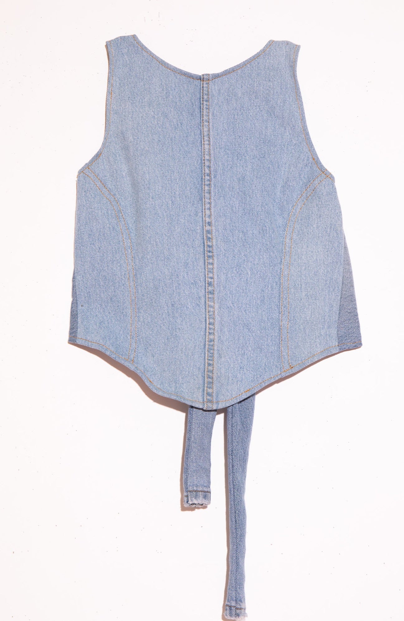 SLEEVELESS TIE TOP