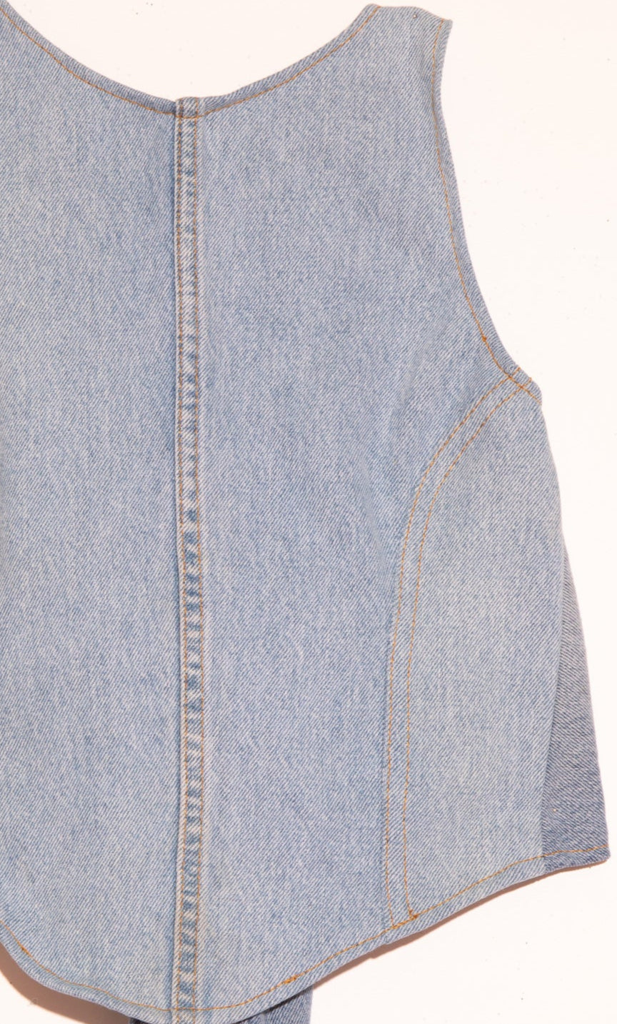 SLEEVELESS TIE TOP